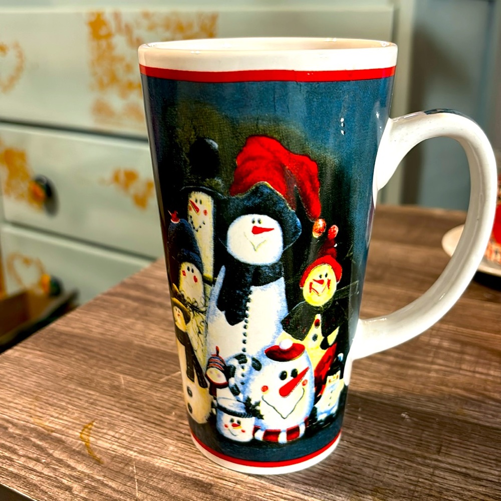 Century snowman Family coffee mug 6 inches tall